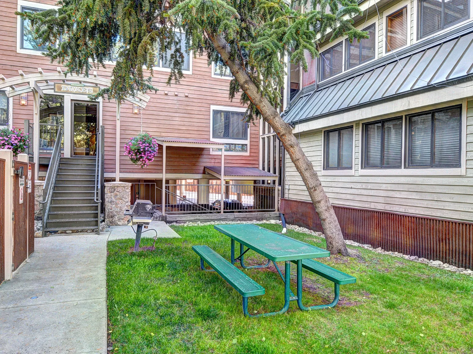 3 bed, 1450 sqft, $4,200 — Photo 2