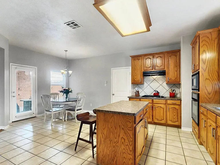 1236 Blue Brook Dr — Photo 15