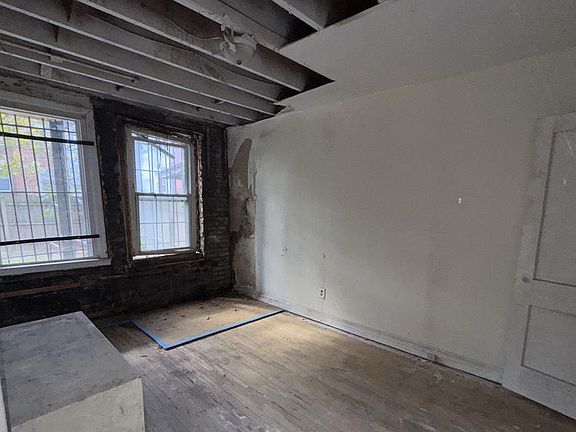 4th image of 517 Parkland Pl SE