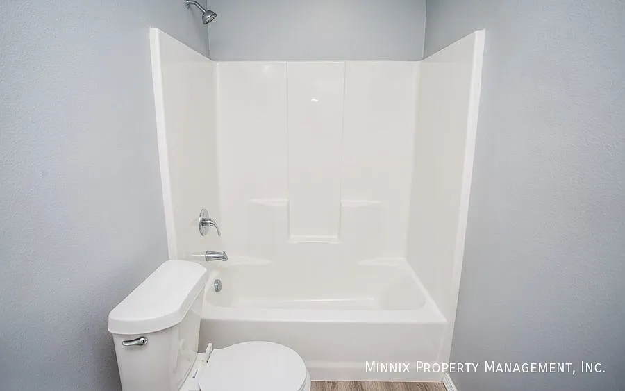 1102 N. Englewood Ave. #B — Photo 4