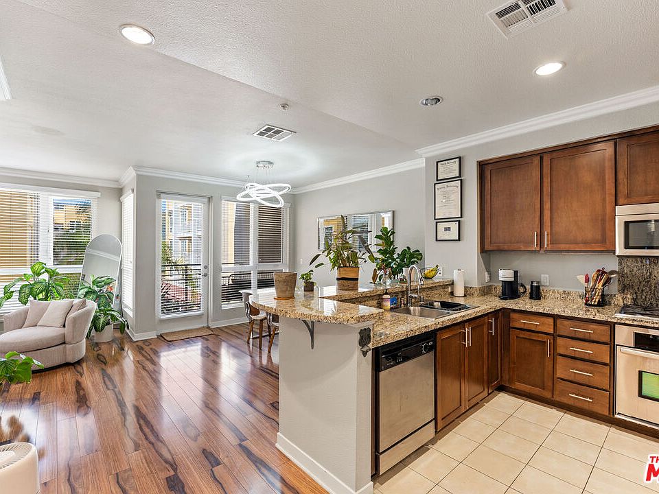 1st image of 21301 Erwin St Unit 408