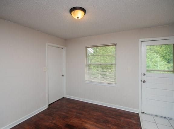 4th image of 401 McKown Dr