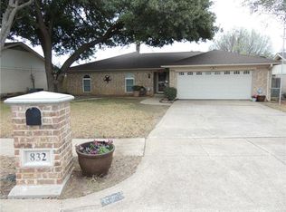 832 Ridge Dr, Bedford, TX 76021