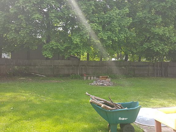 2nd image of 905 Clearview St