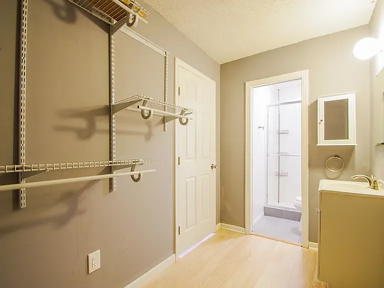 6406 Chimney Creek Cir #B — Photo 11