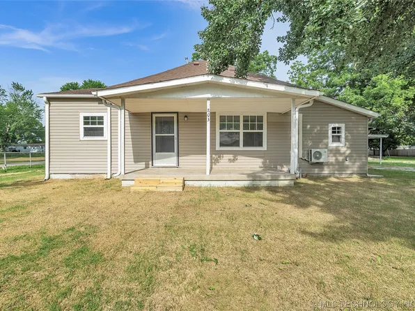 803 S Pine St, Nowata, OK 74048
