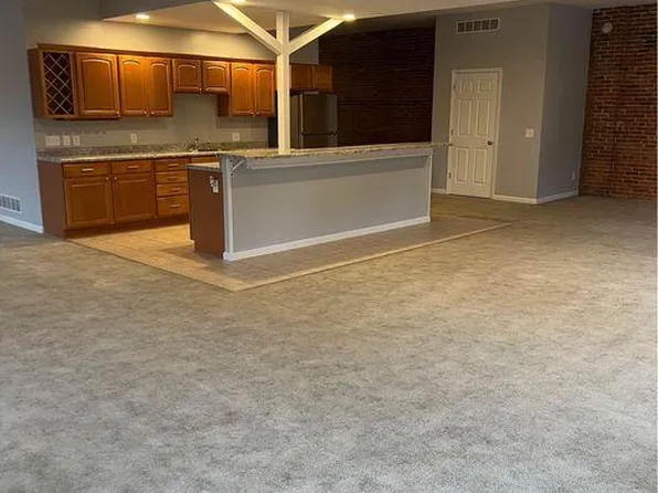 306 W 3rd St #306, Davenport, IA 52801