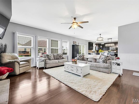 5th image of 821 Grant Park Ct