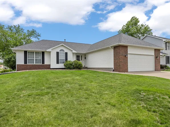 1405 Lyndhurst Dr, Hiawatha, IA 52233