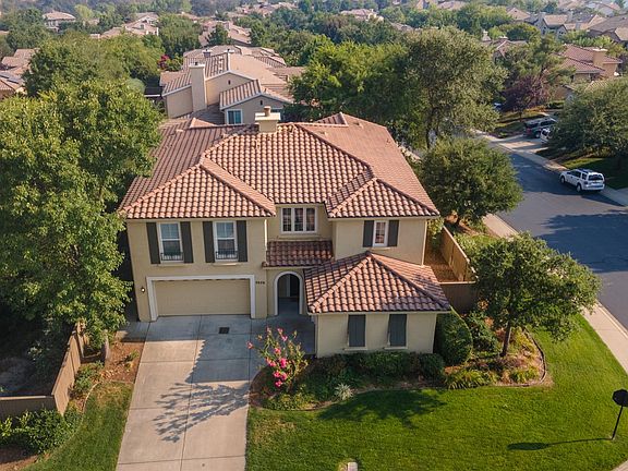3rd image of 3026 Trieste Way
