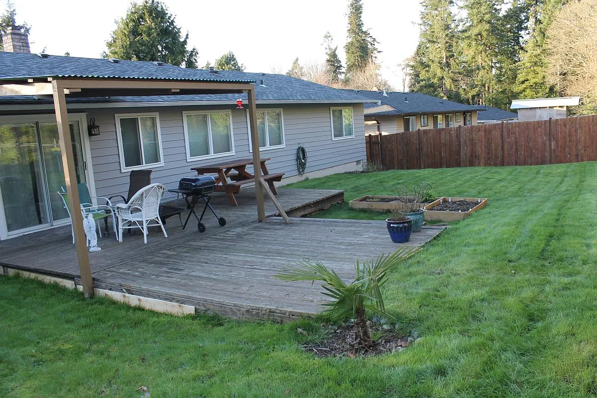 Private backyard bordering state park with deck and garden - 25616 13th Pl S