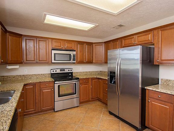 4th image of 2208 Gatewood St