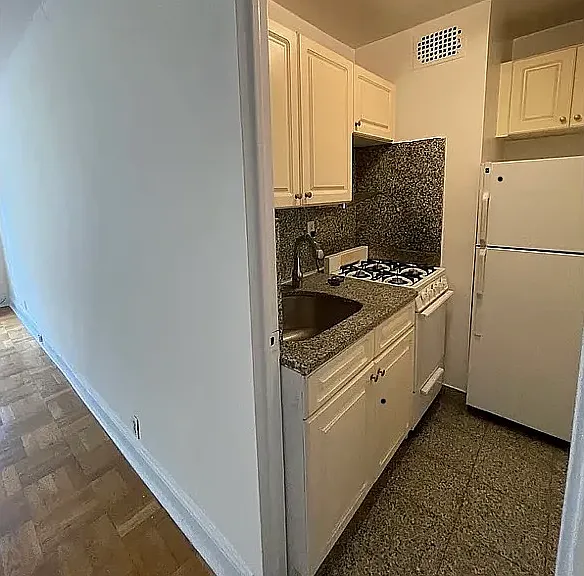 311 E 50th St #4E — Photo 5