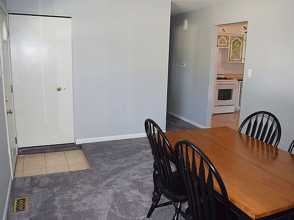 4th image of 8472 Antwerp Dr