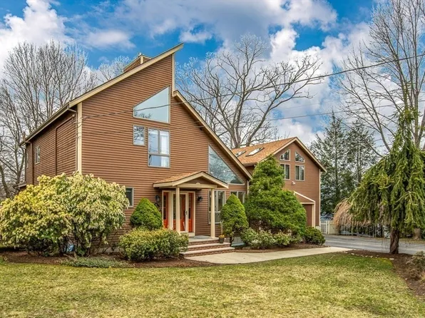 100 Grand St, Reading, MA 01867