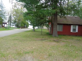 322 Stratford Dr, Prudenville, MI 48651