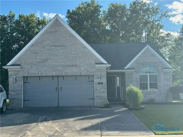 204 Kierra Ln, Swanton, OH 43558