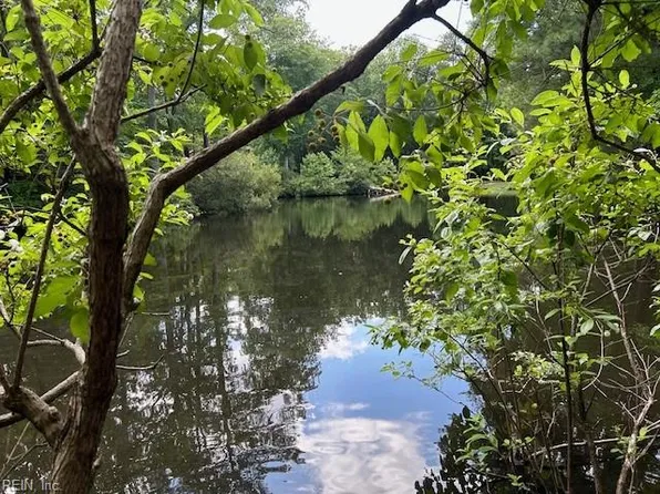 158 Highwood Cir, Newport News, VA 23608