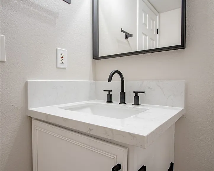 2108 Sandy Ln — Photo 11