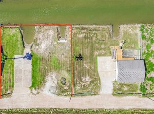 7022 E Hunter Dr, Hitchcock, TX 77563