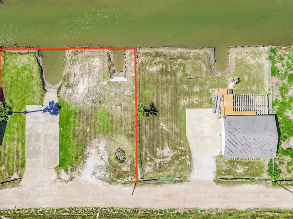 7022 E Hunter Dr, Hitchcock, TX 77563