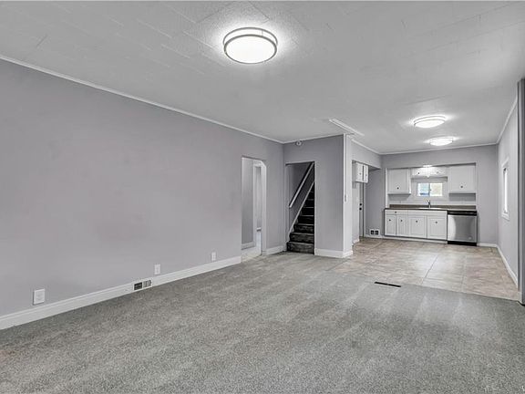 5th image of 15 Wyandotte Ave