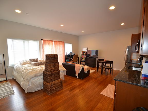3rd image of 3862 Lancaster Ave APT 203