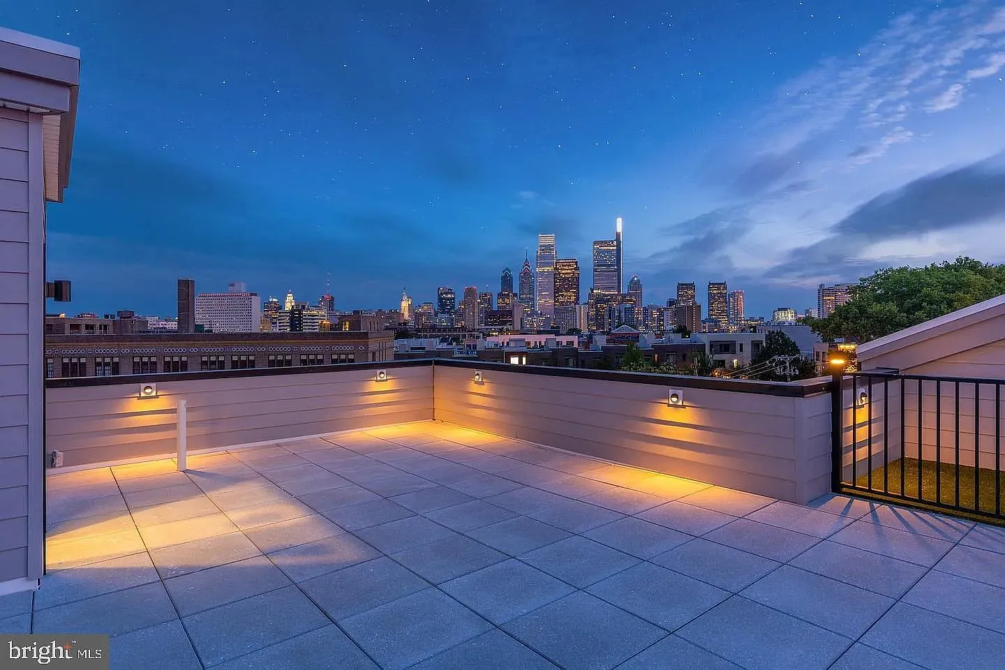 2 bed, 950 sqft, $3,200 — Photo 4