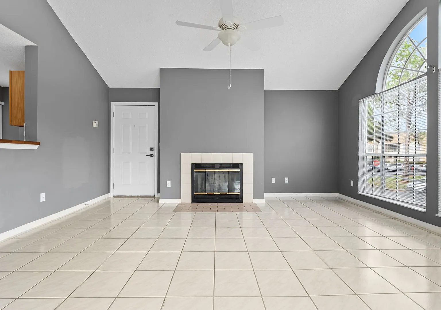 3 bed, 1138 sqft, $1,695 — Photo 3
