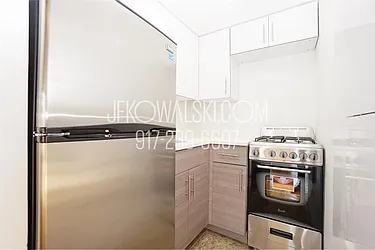 Rented by R New York