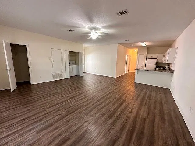 2 bed, 1104 sqft, $1,800 — Photo 3