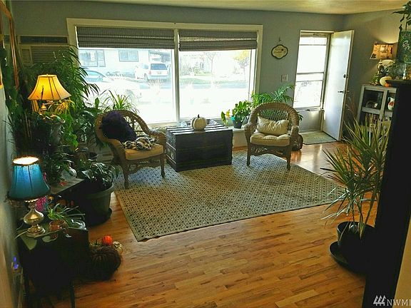 5th image of 214 G St NE