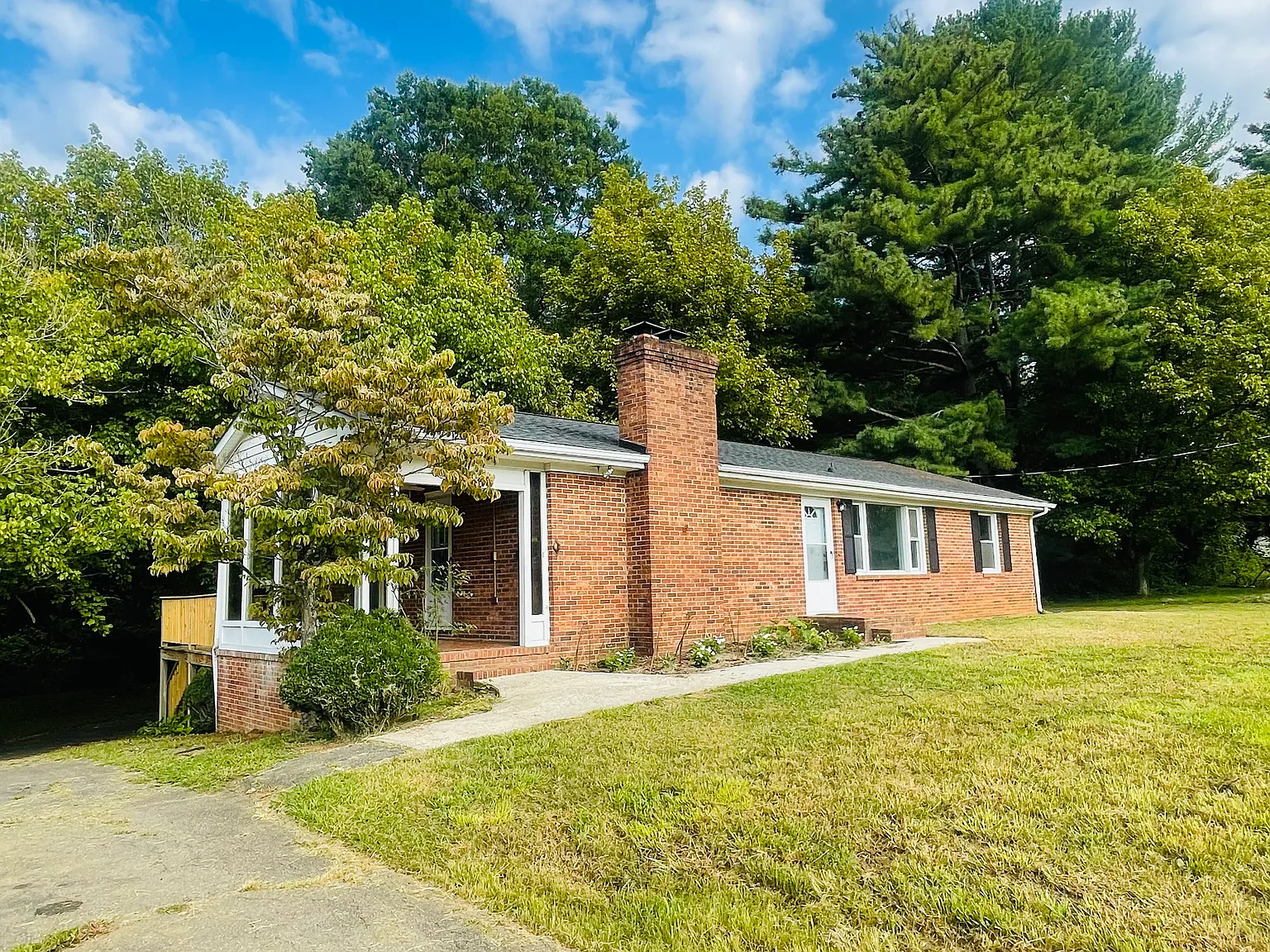 3 bed, 1350 sqft, $1,800 — Photo 1