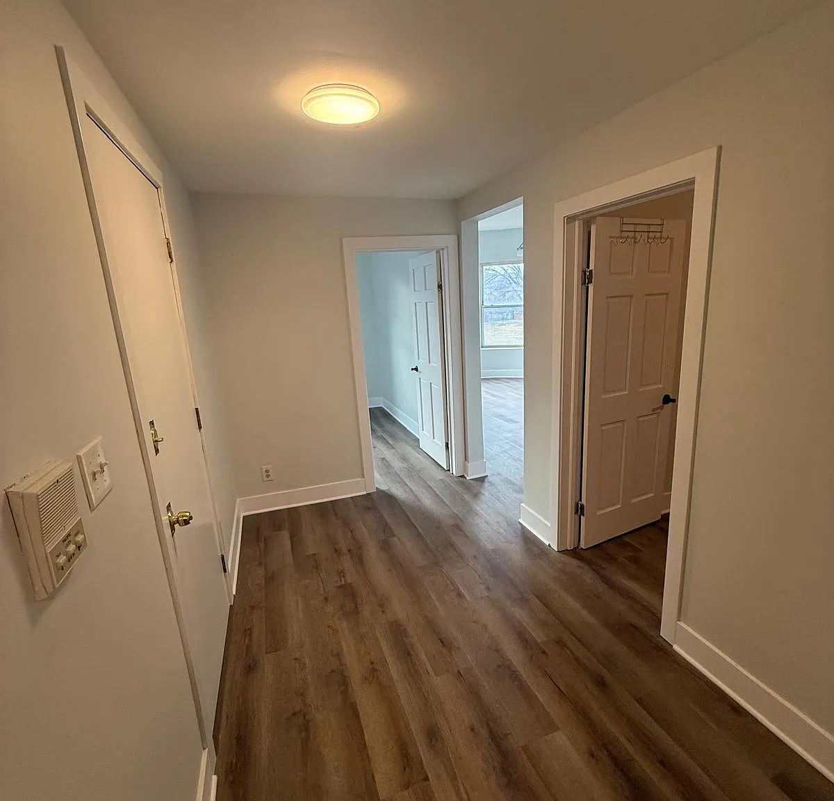 3 bed, 1600 sqft, $2,250 — Photo 2