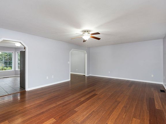 5th image of 45 Laurel Wood Dr