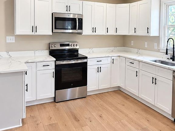 3rd image of 416 Hedlund Dr