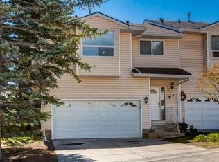 119 NE Prominence Hts SW, Calgary, AB T3H2Z6