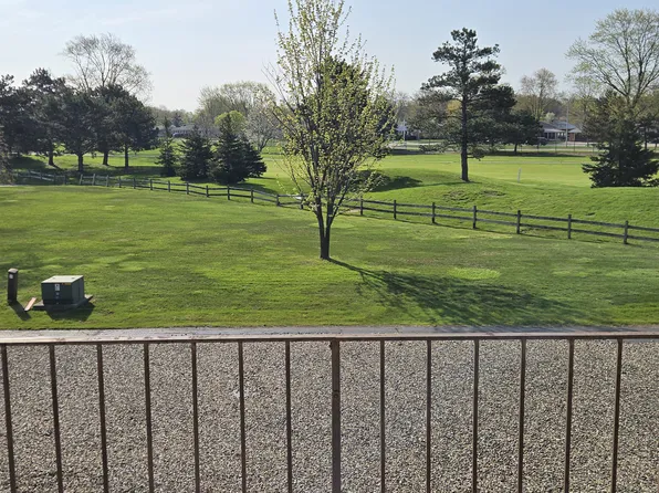 317 Country Club Dr, Saint Clair Shores, MI