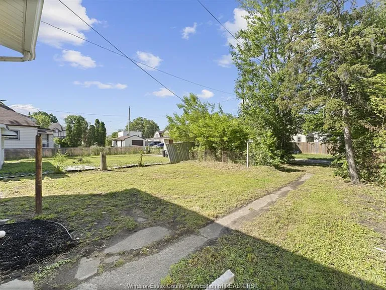 371 Curry Ave — Photo 32