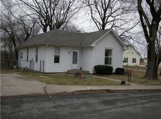 102 S 5th St, Lexington, MO 64067