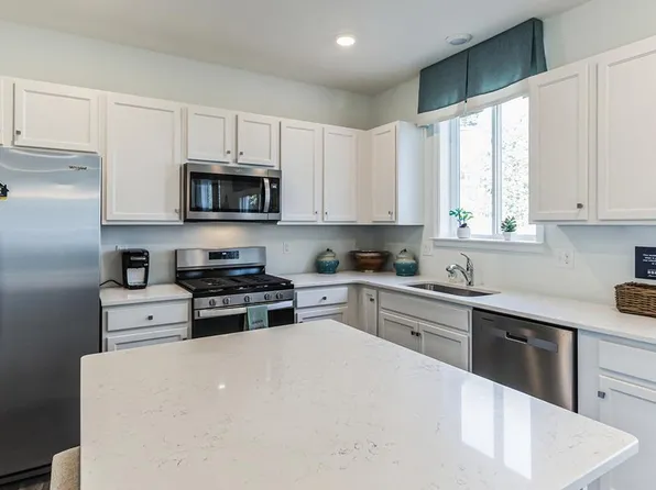 7 Foremast Ave, Barnegat, NJ 08005