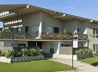 18552 Clark St APT 11, Tarzana, CA 91356
