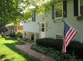 1315 Tappan St, Woodstock, IL 60098