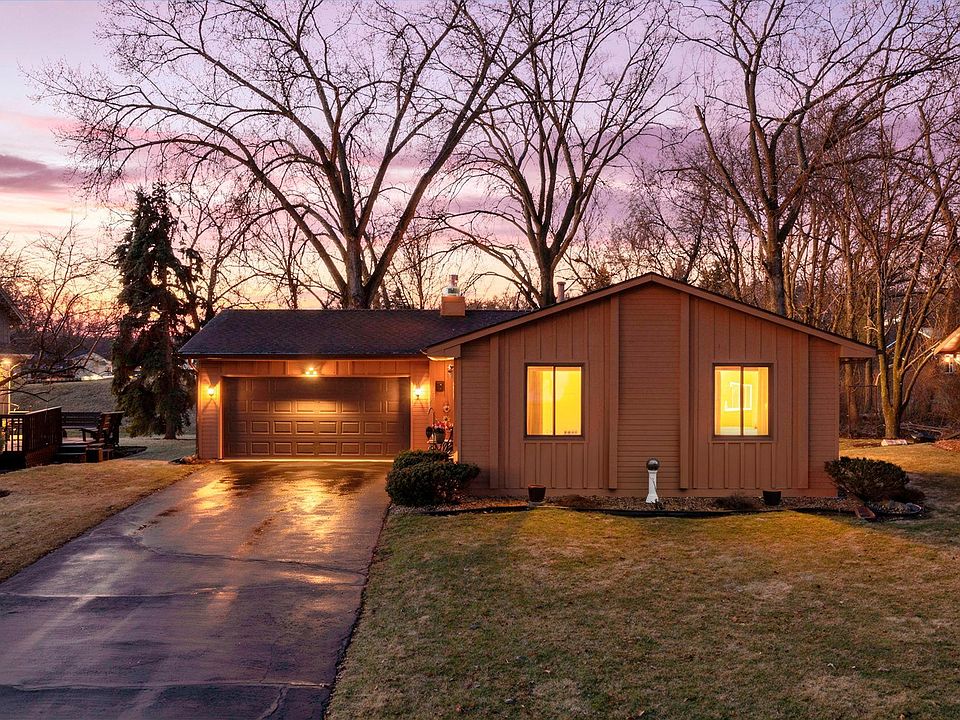 1st image of 11337 Red Fox Dr N
