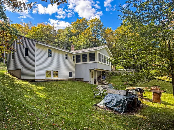 31 Old Carriage Rd, Becket, MA 01223