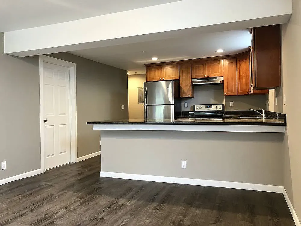 2 bed, 745 sqft, $2,300 — Photo 4