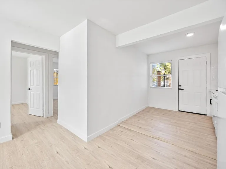 6811 Del Rio St #15 — Photo 7