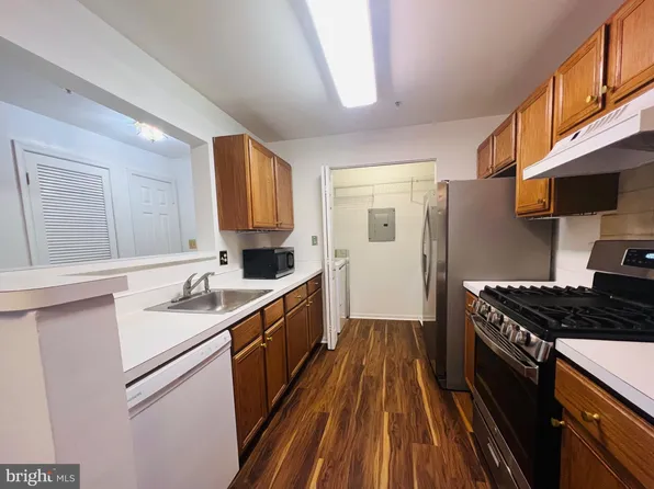 8095 Lacy Dr APT 304, Manassas, VA 20109