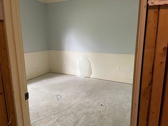 3rd image of 37082 Longwood Ave