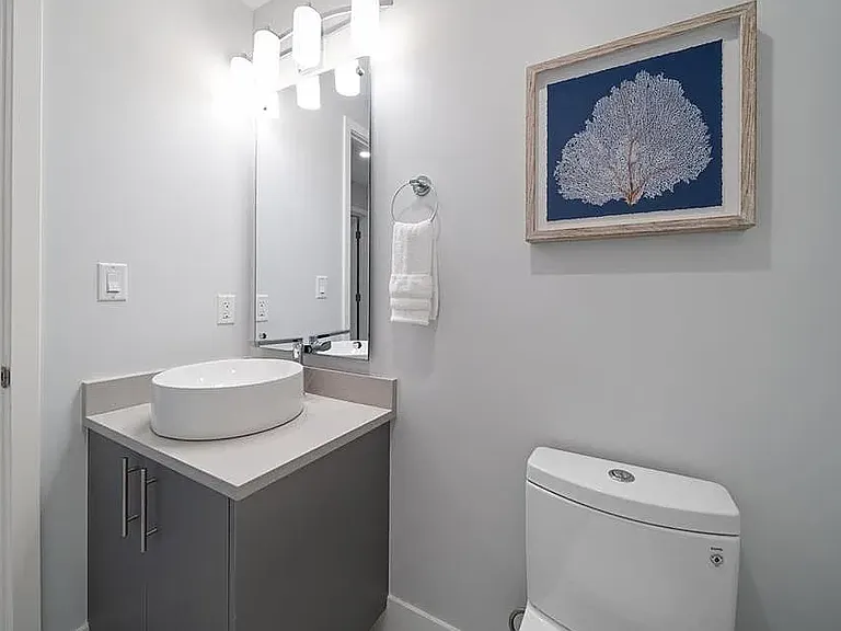 15 Avalon St #704 — Photo 40